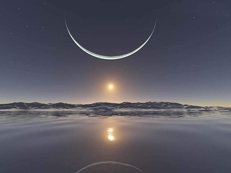 南極の太陽と月の写真